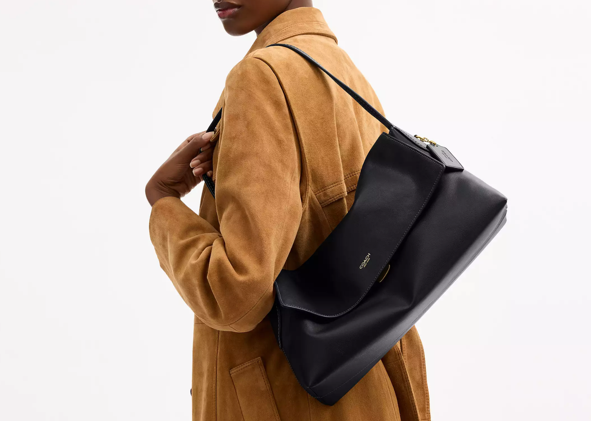 Davenzarry | Coach Chelsea Shoulder Bag 36 Brass/Black | View 5