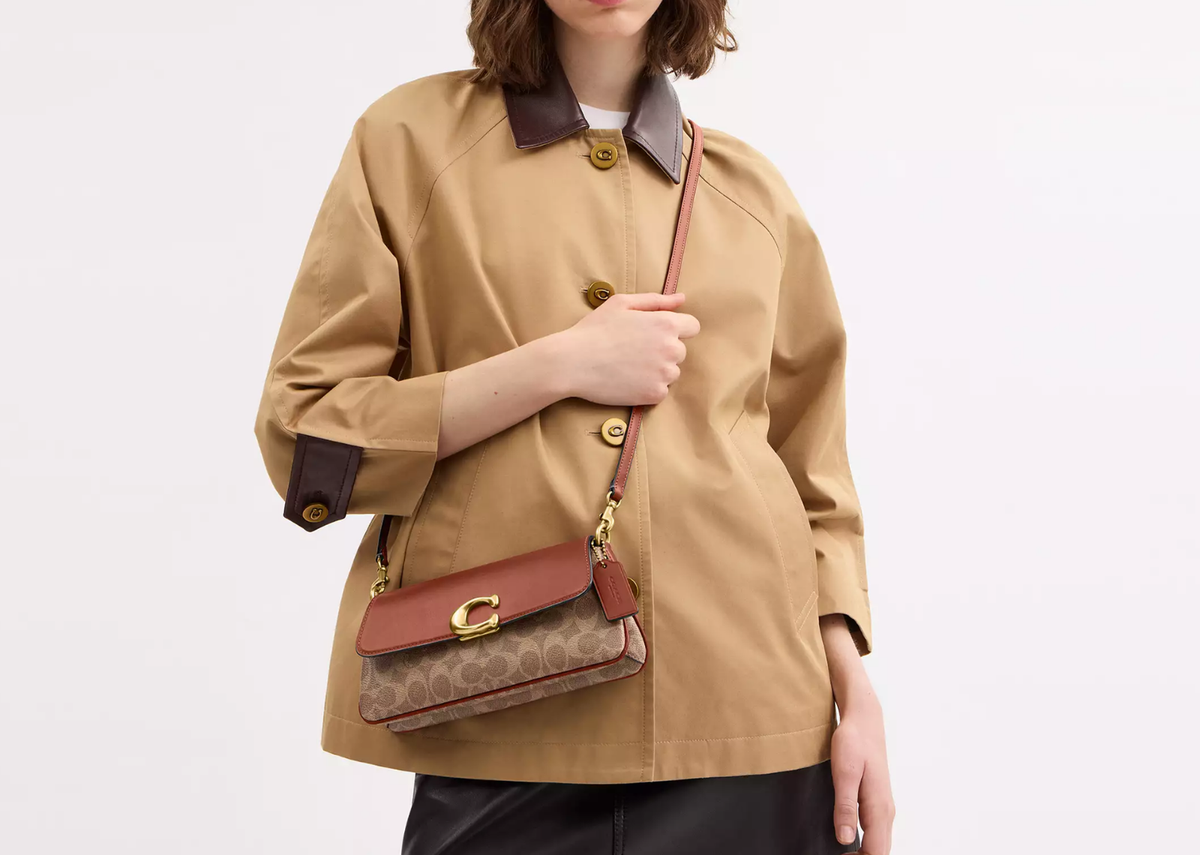 Davenzarry | Coach Jet Shoulder Bag In Signature Canvas Brass/Tan Caramel | View 4