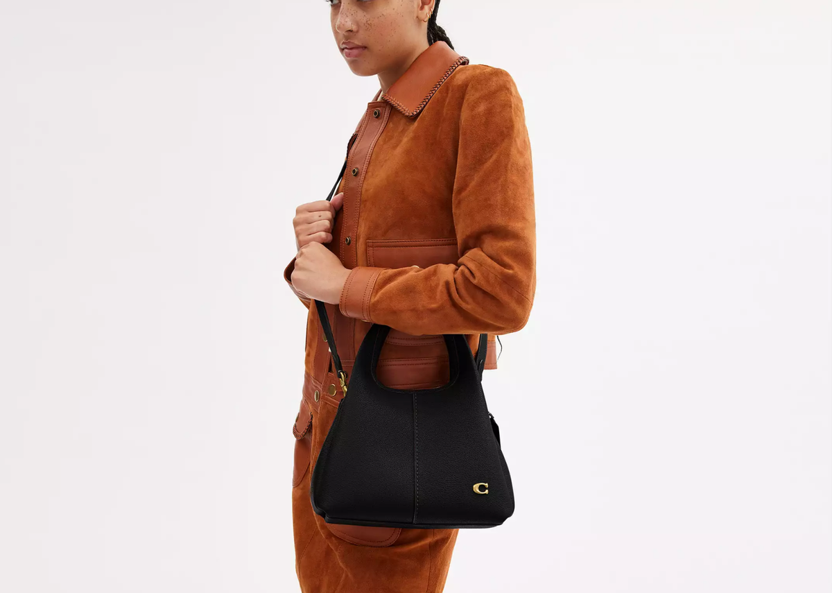 Davenzarry | Coach Lana Shoulder Bag 23 Brass/Black | View 3