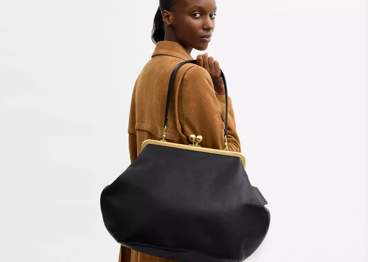 Davenzarry | Coach Large Kisslock Frame Bag Brass/Black | View 3